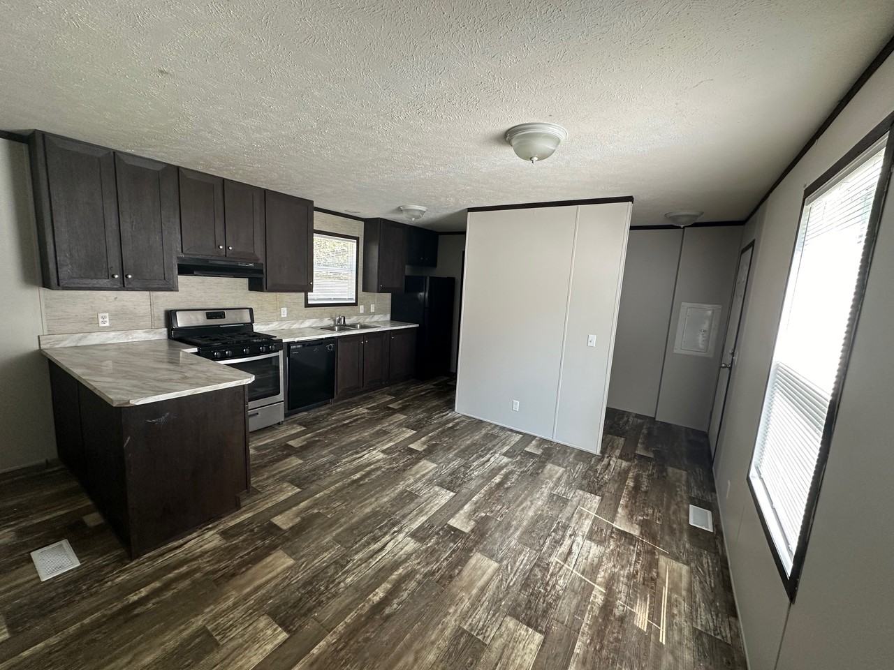 103 Birdsall Dr S - Photo 3 of 10