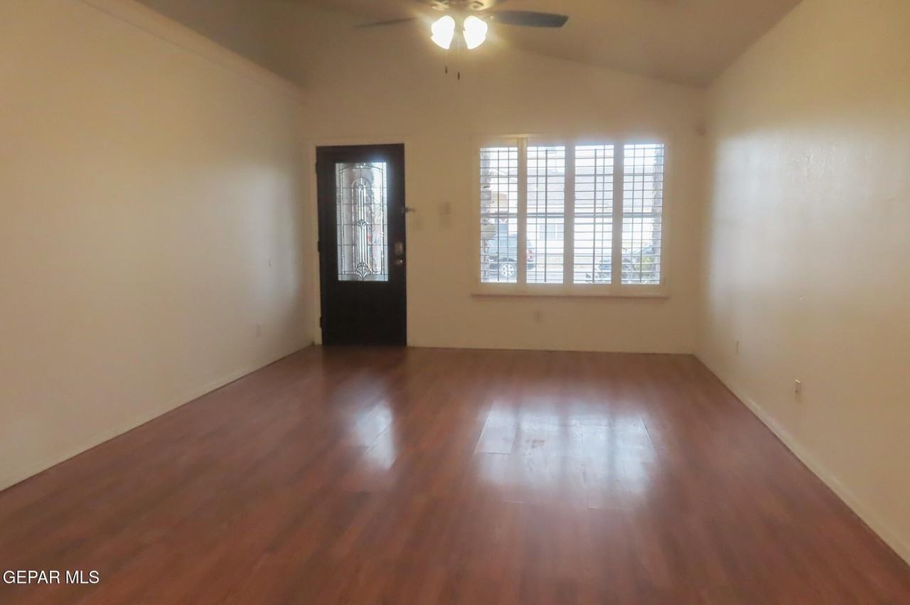 3493 Yellow Rose St - Photo 5 of 26