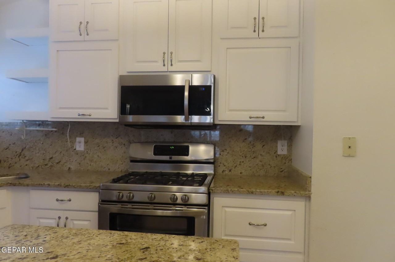 3493 Yellow Rose St - Photo 7 of 26