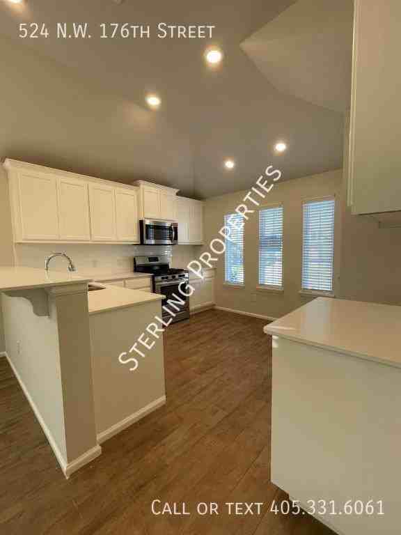 524 Nw 176th St - Photo 3 of 15