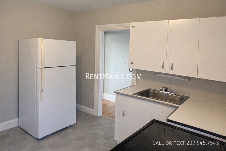 2 Pine St #B - Photo 4 of 9