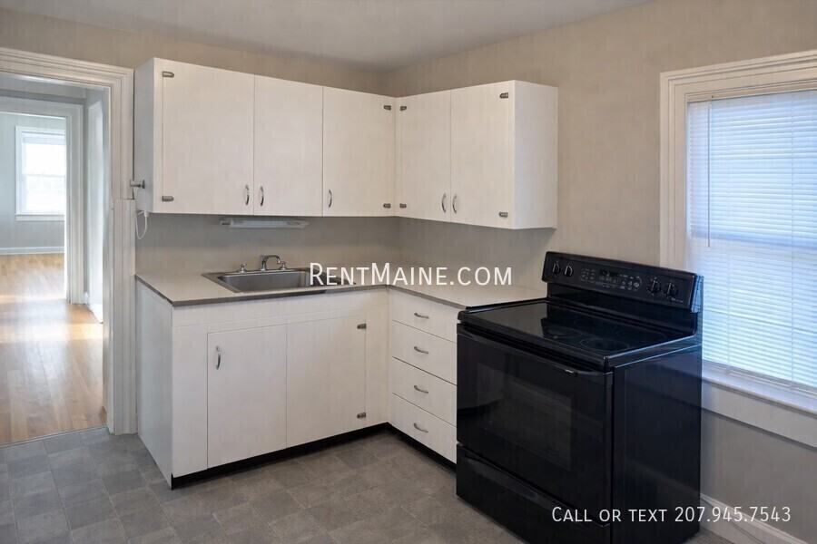 2 Pine St #B - Photo 5 of 9