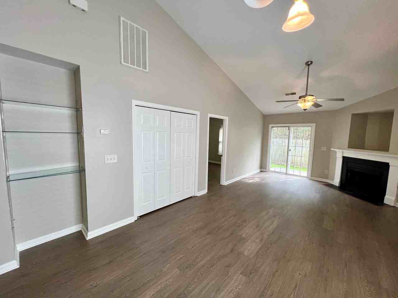 111 Colonial Commons Ln - Photo 2 of 17