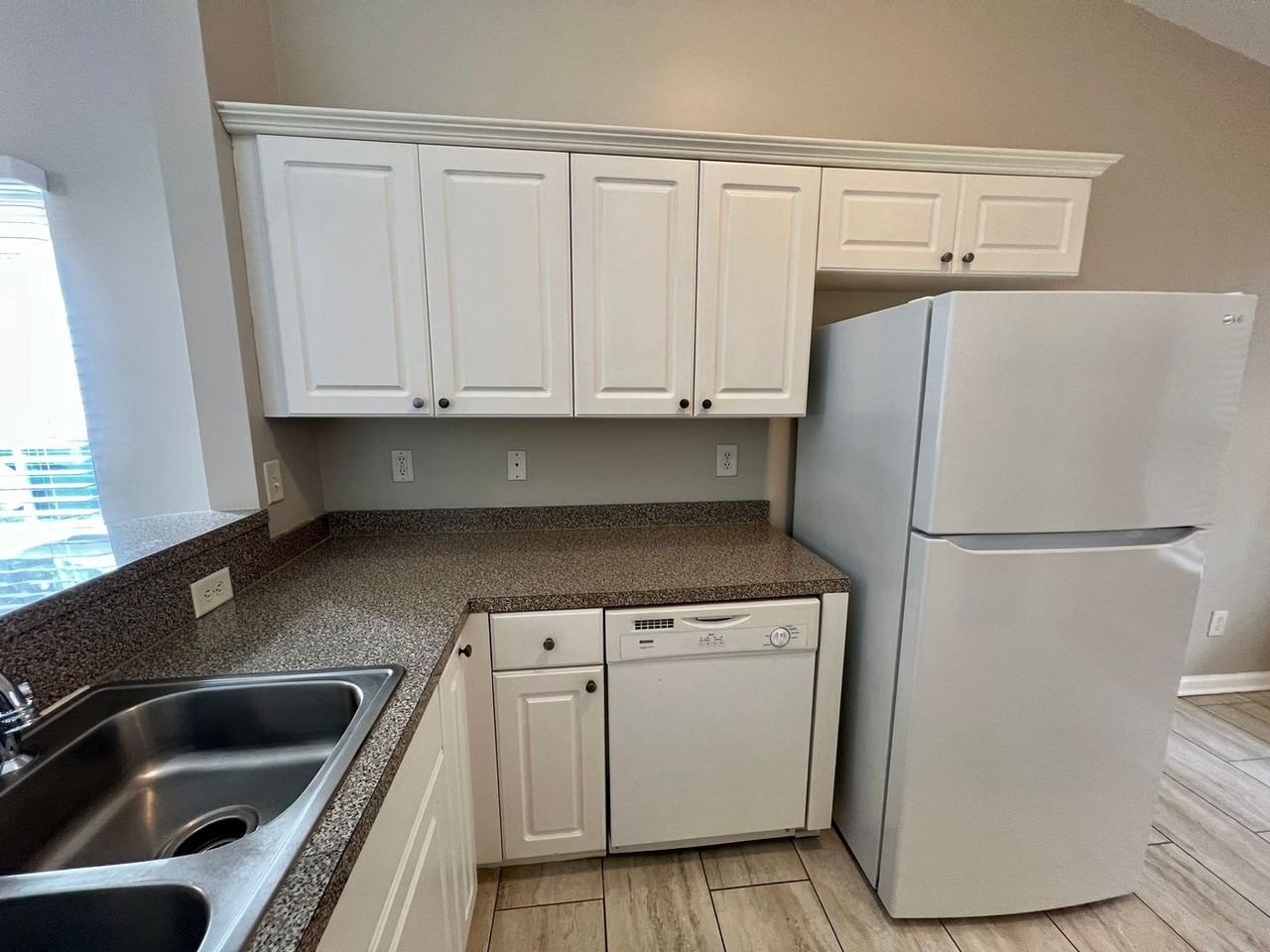 111 Colonial Commons Ln - Photo 6 of 17