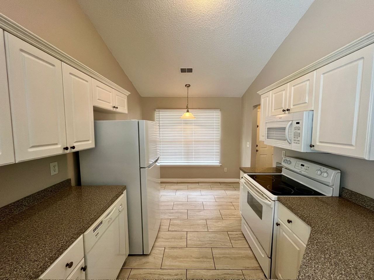 111 Colonial Commons Ln - Photo 7 of 17