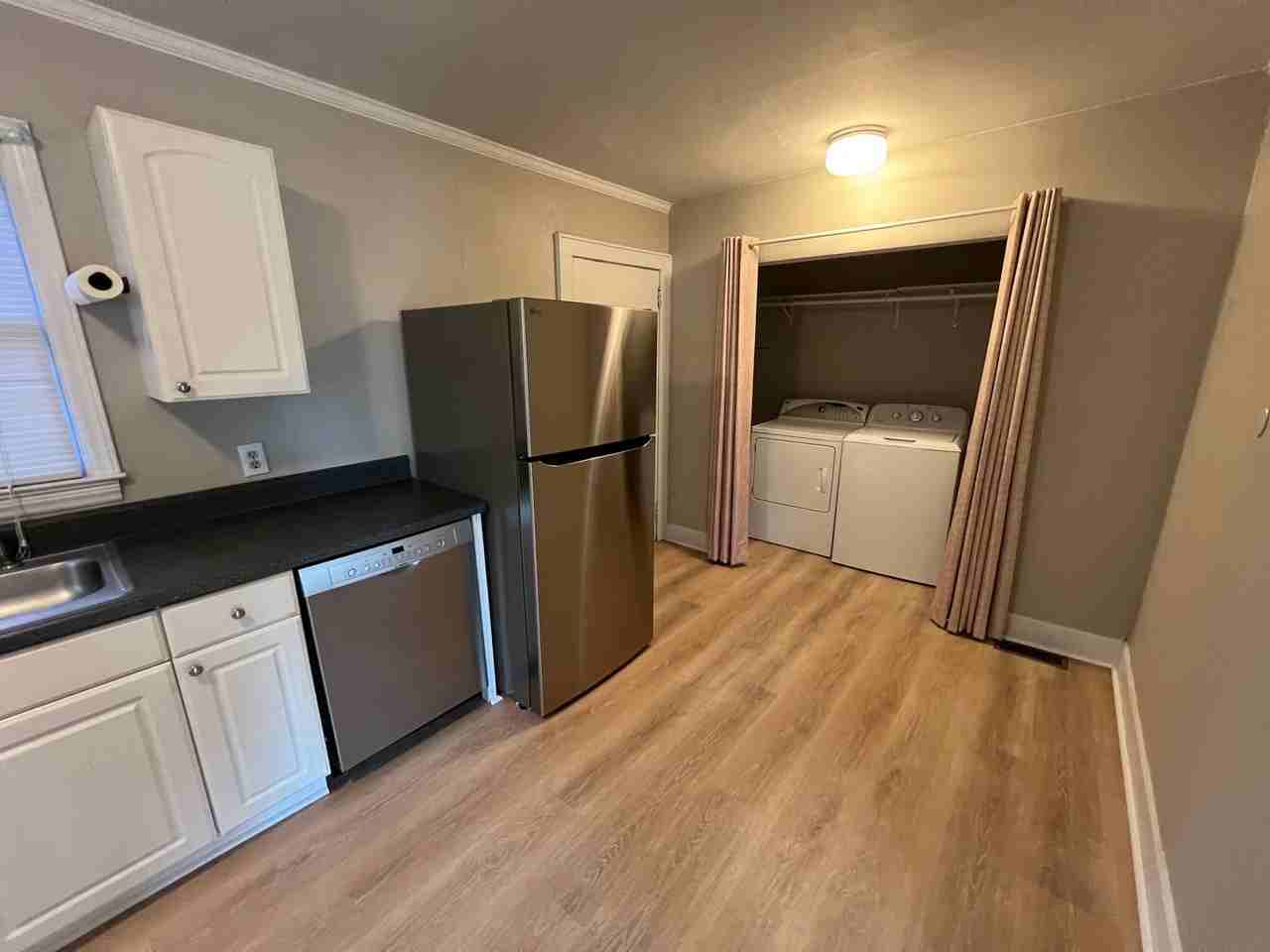 1009 Florence St - Photo 5 of 10