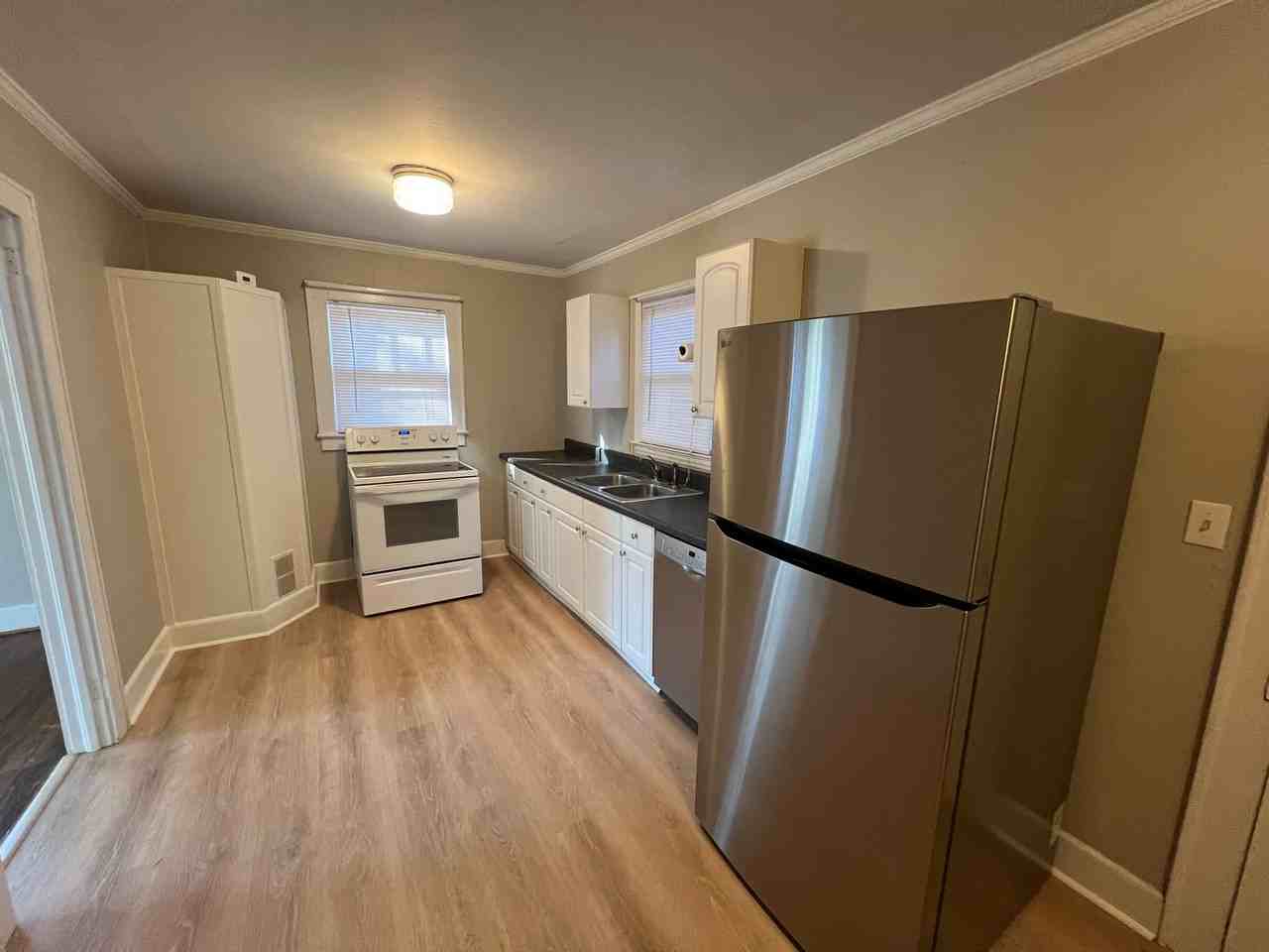 1009 Florence St - Photo 6 of 10