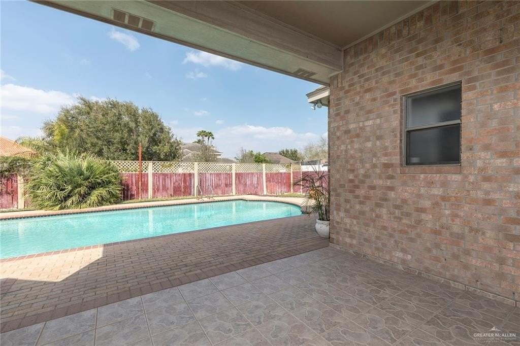 2003 E 25th 1/2 St - Photo 4 of 33