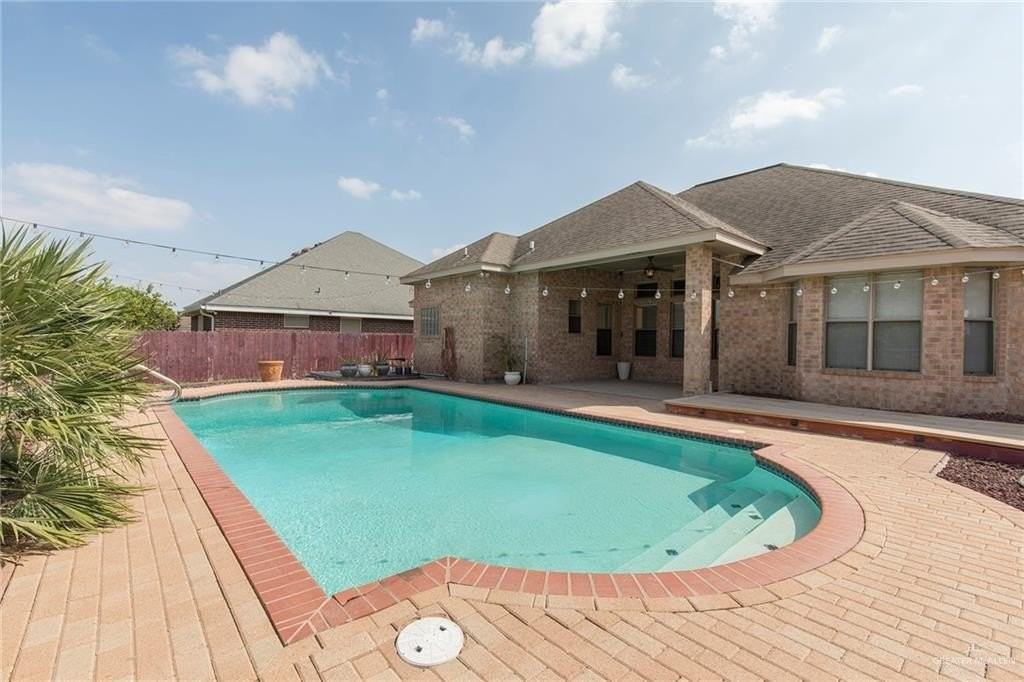 2003 E 25th 1/2 St - Photo 5 of 33