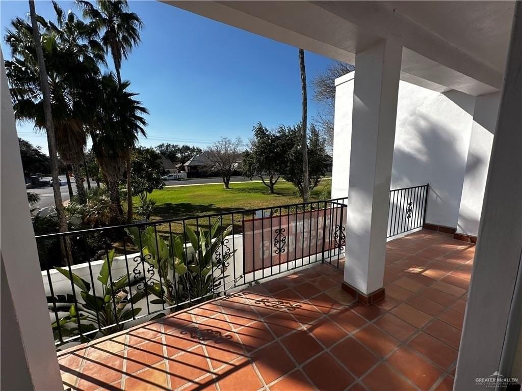 N 1st Lane Ct - Photo 7 of 22