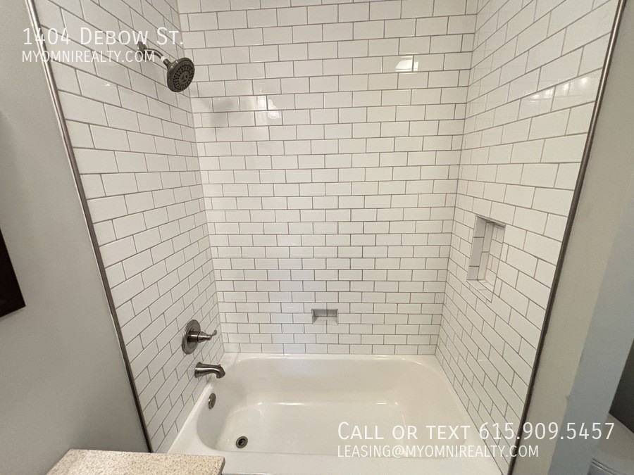 1404 Debow St - Photo 3 of 15