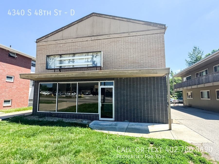 4340 S 48th St #D - Photo 3 of 13