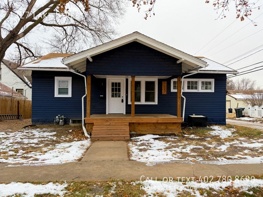 1327 Lake St - Photo 2 of 39