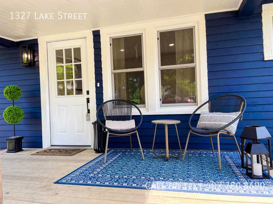 1327 Lake St - Photo 5 of 39