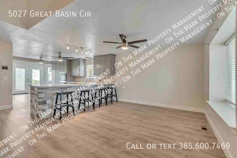 5027 W Great Basin Cir - Photo 5 of 40