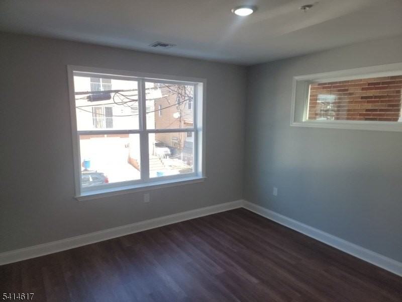 122 Rose Ter - Photo 3 of 14