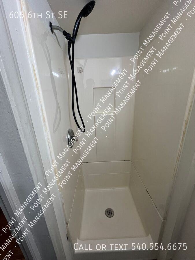 605 6th St Se - Photo 3 of 6