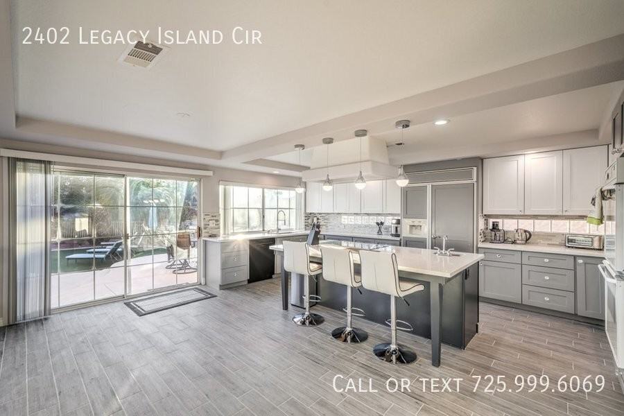 2402 Legacy Island Cir - Photo 4 of 50