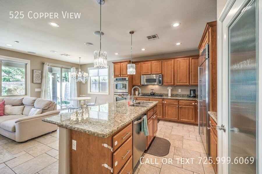 525 Copper View St - Photo 4 of 47