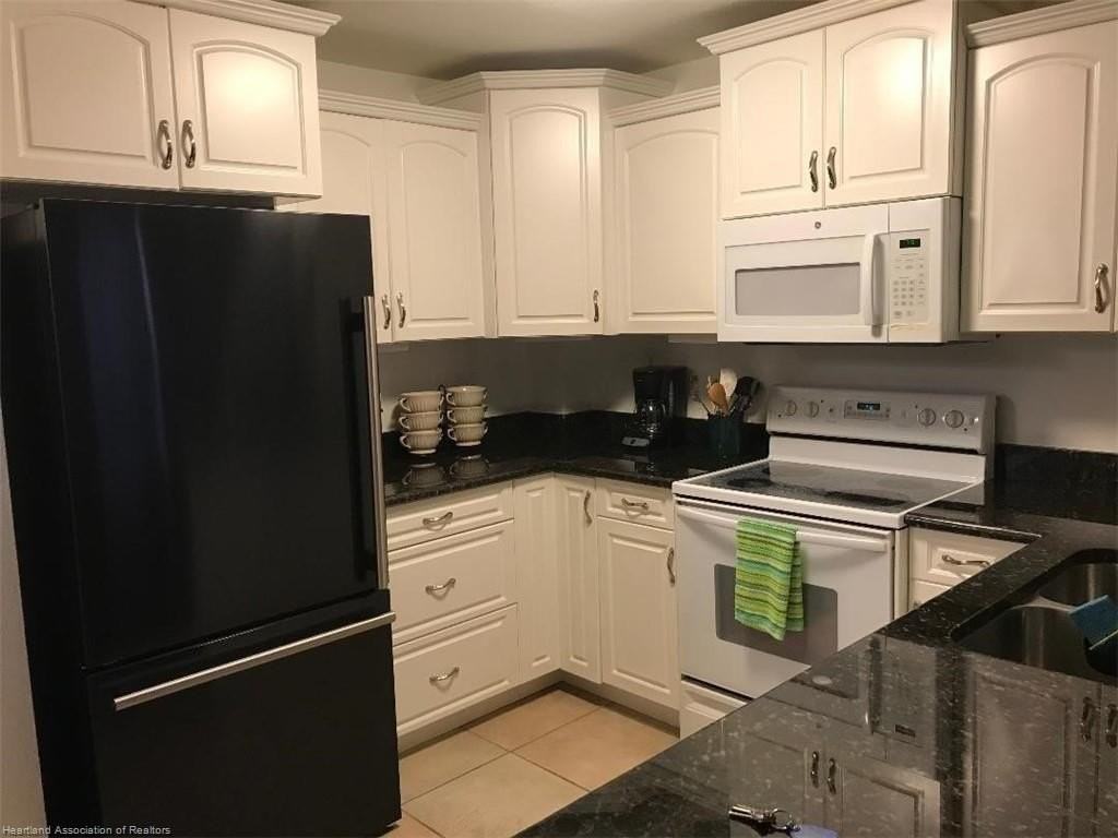 2131 Lakeview Dr #710 - Photo 2 of 9