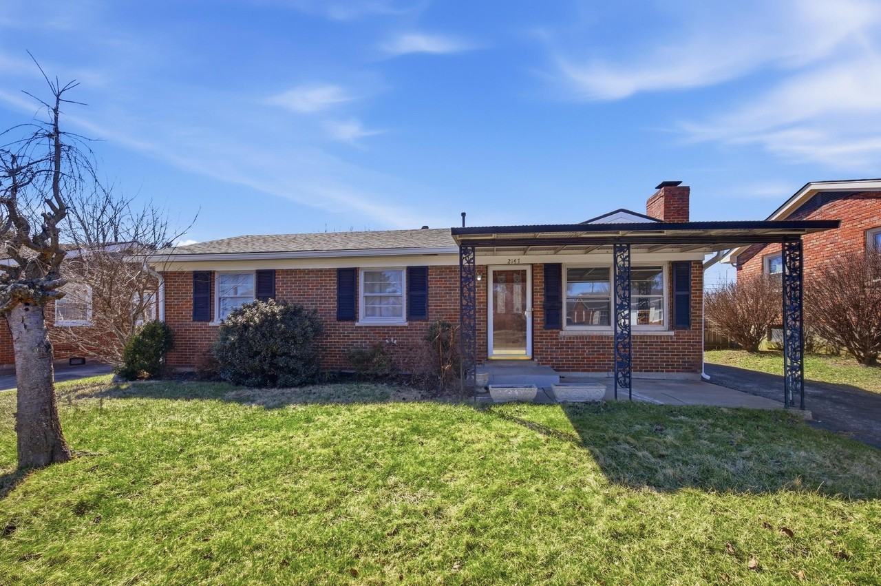 2147 Palms Dr - Photo 2 of 40