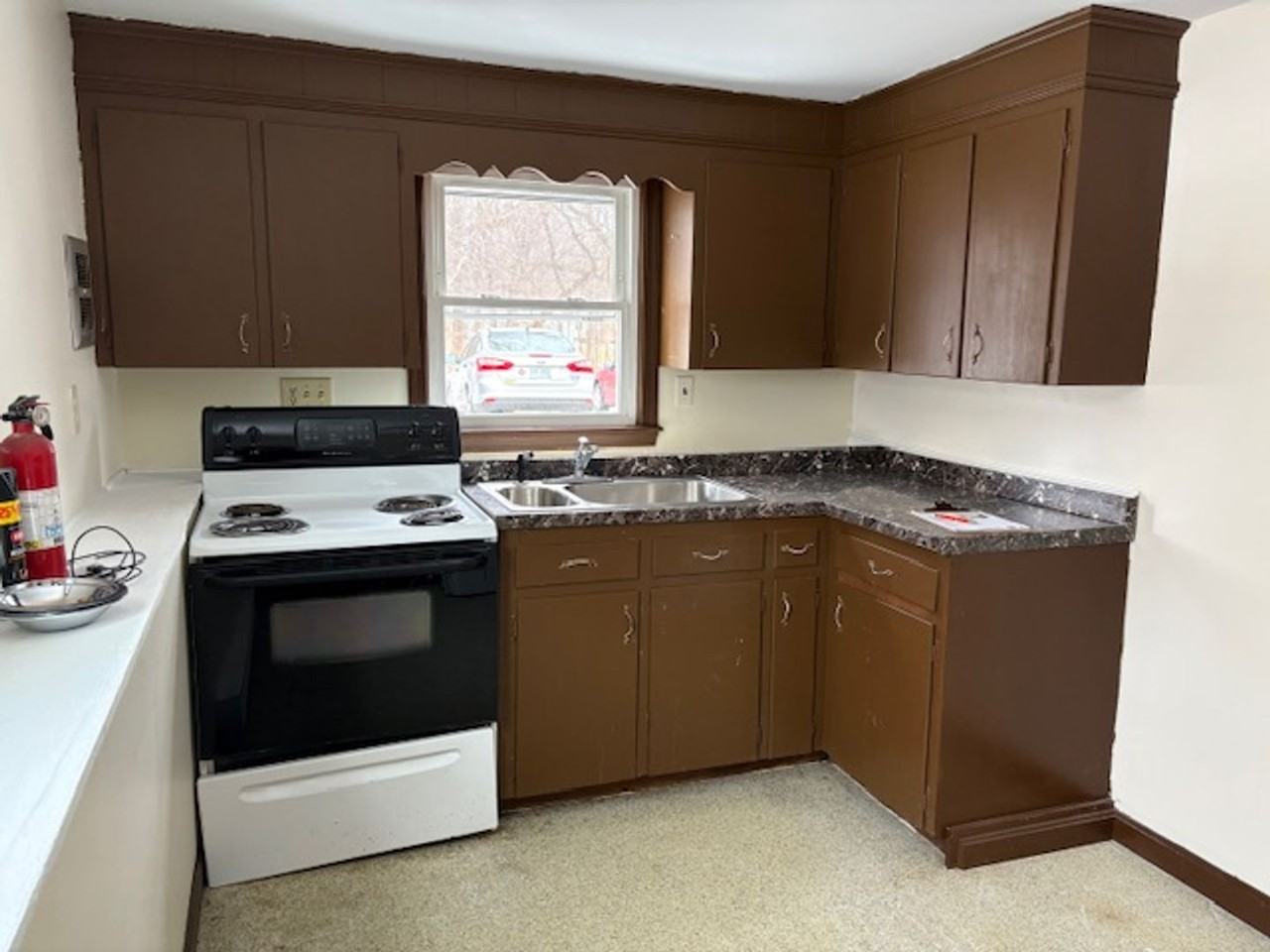 35 Armory St #1 - Photo 3 of 8