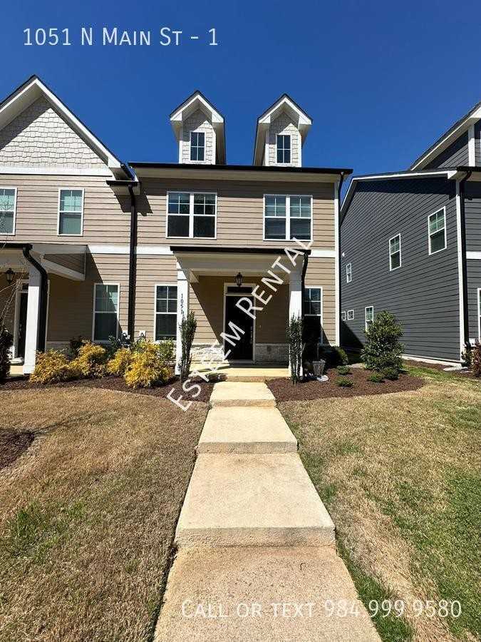 1051 N Main St #1 - Photo 3 of 24