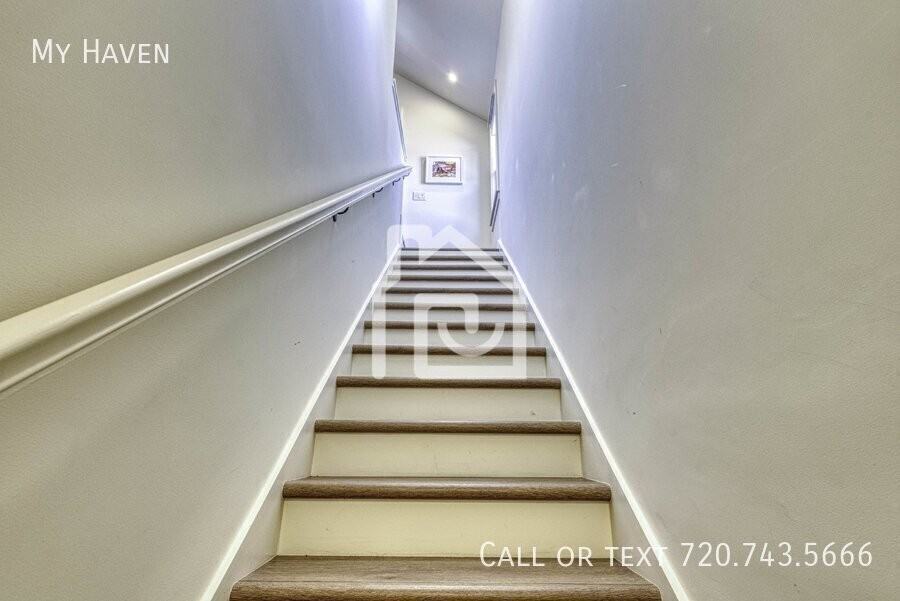 2546 1/2 California St - Photo 3 of 16