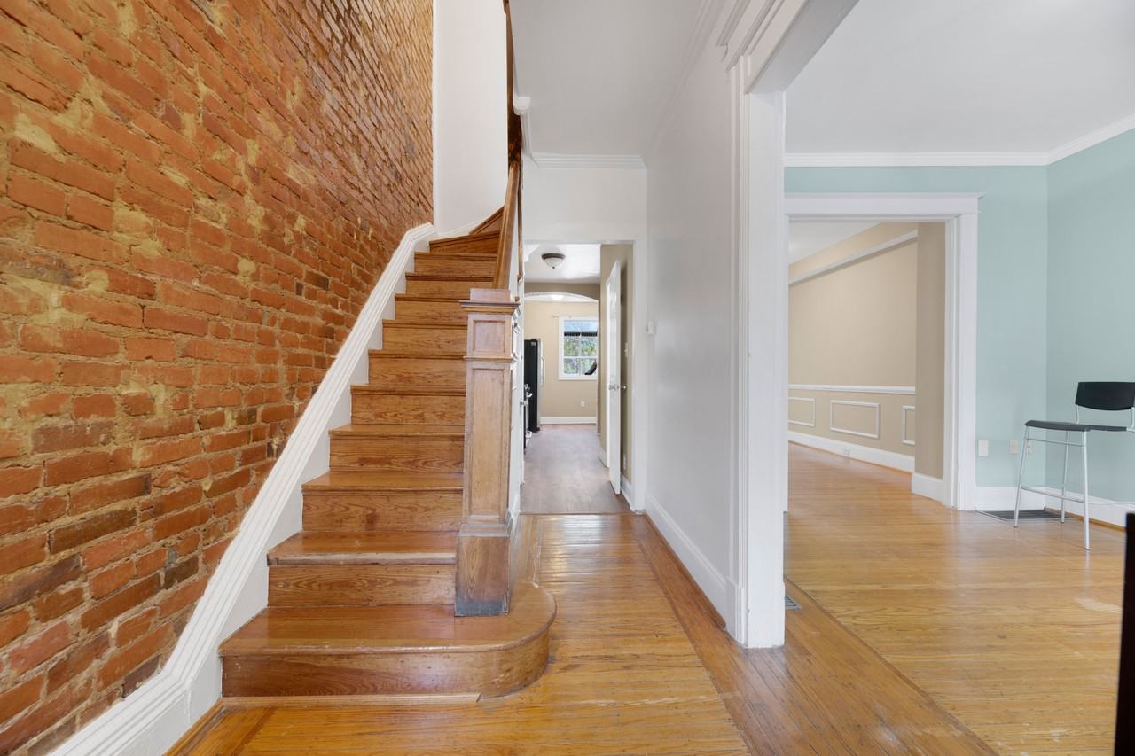 534 Irving St Nw - Photo 2 of 29