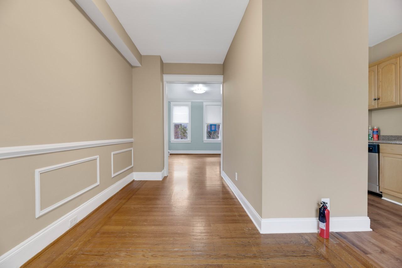 534 Irving St Nw - Photo 7 of 29