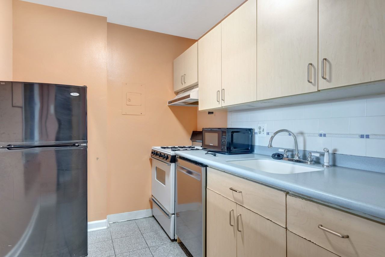 1301 20th St Nw #816 - Photo 7 of 12