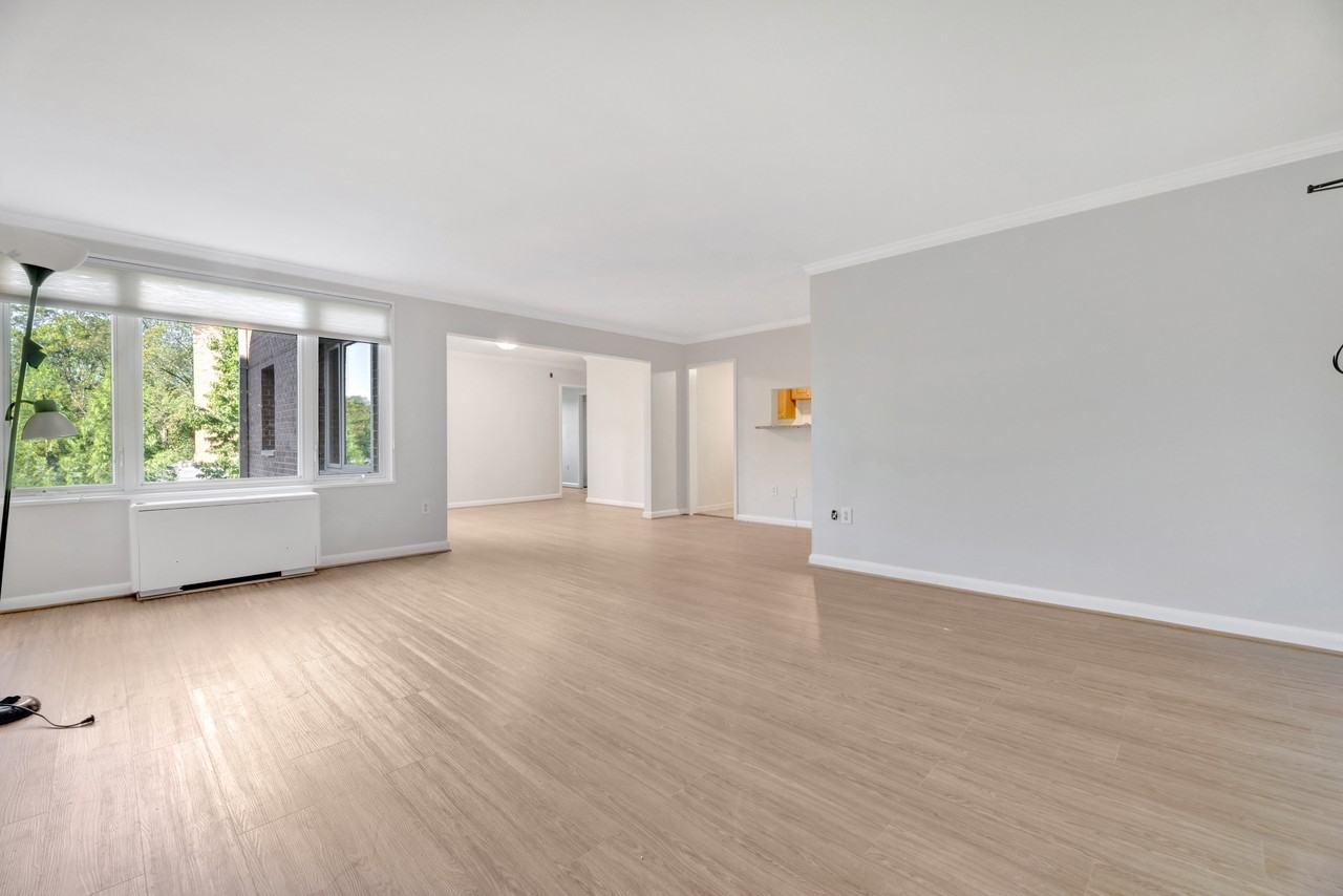 2400 41st St Nw #306 - Photo 2 of 15