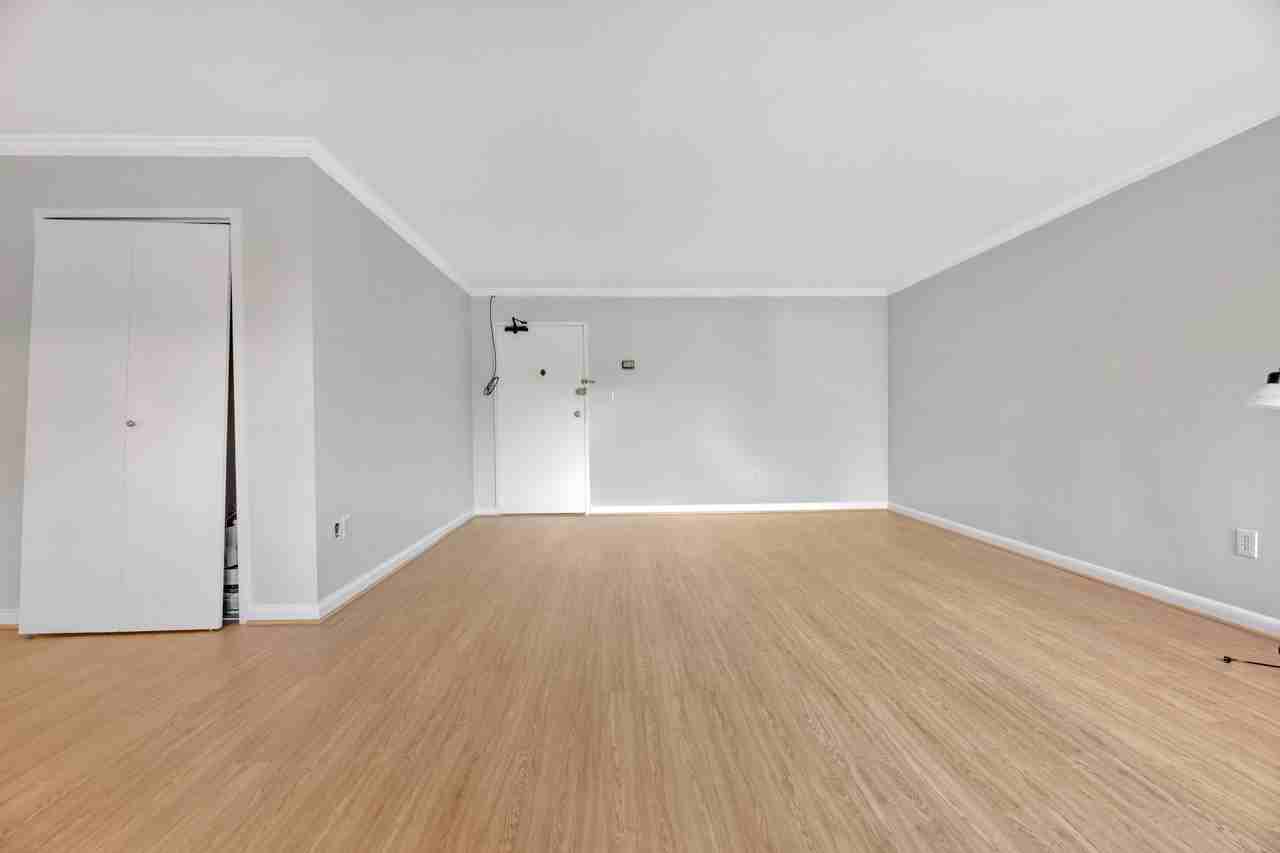 2400 41st St Nw #306 - Photo 4 of 15