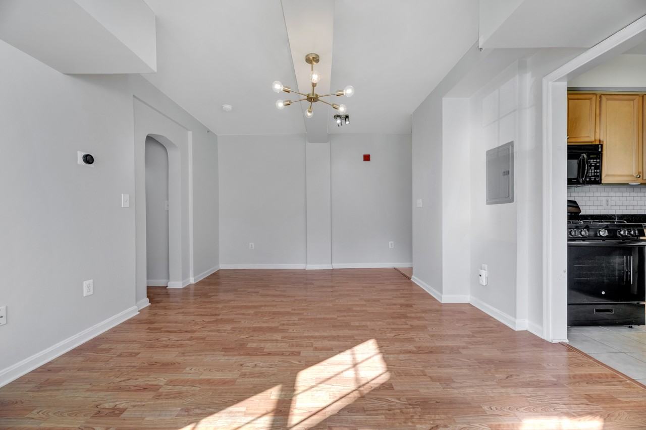 700 Jefferson St Nw #103 - Photo 4 of 11