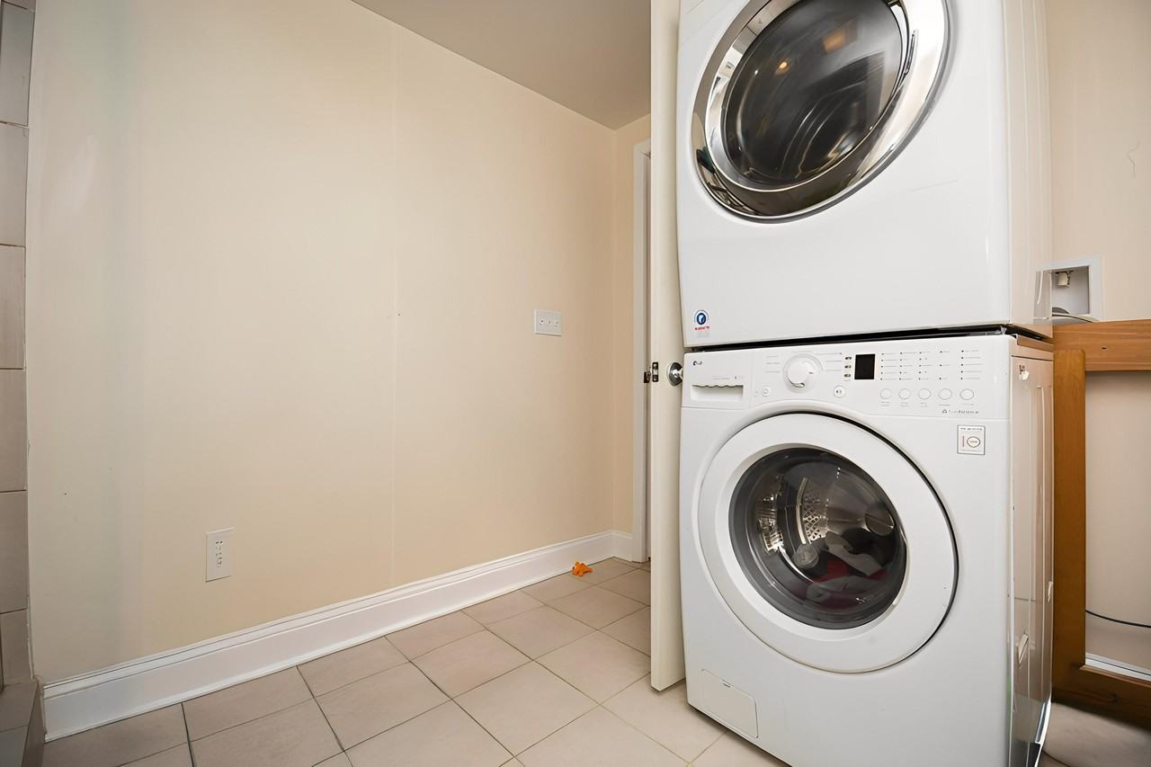 608 Harvard St Nw - Photo 5 of 8