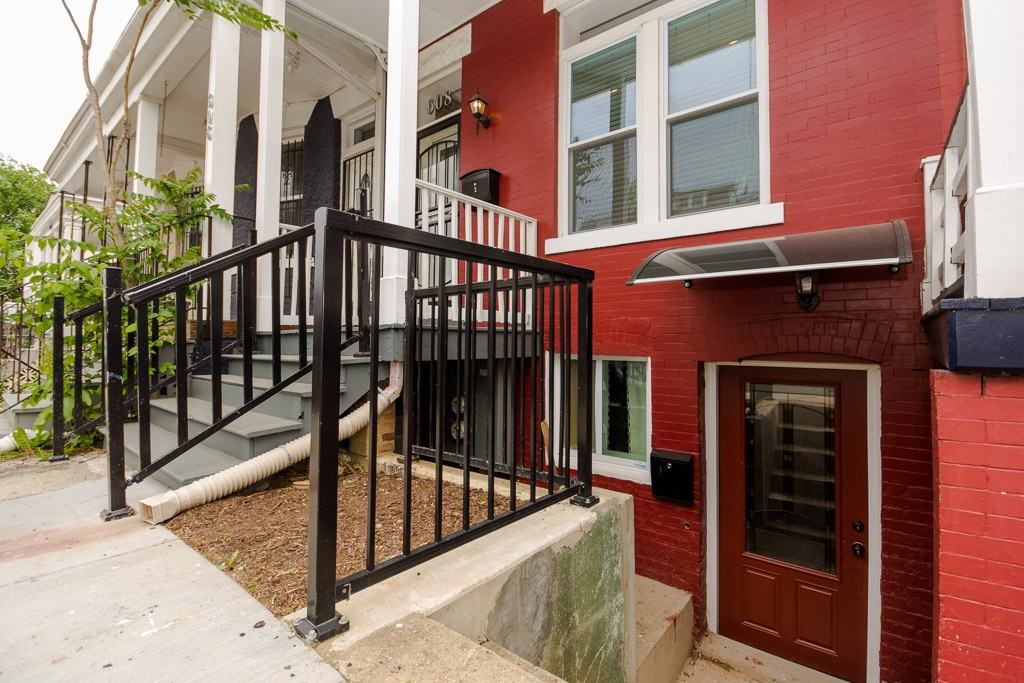 608 Harvard St Nw - Photo 7 of 8