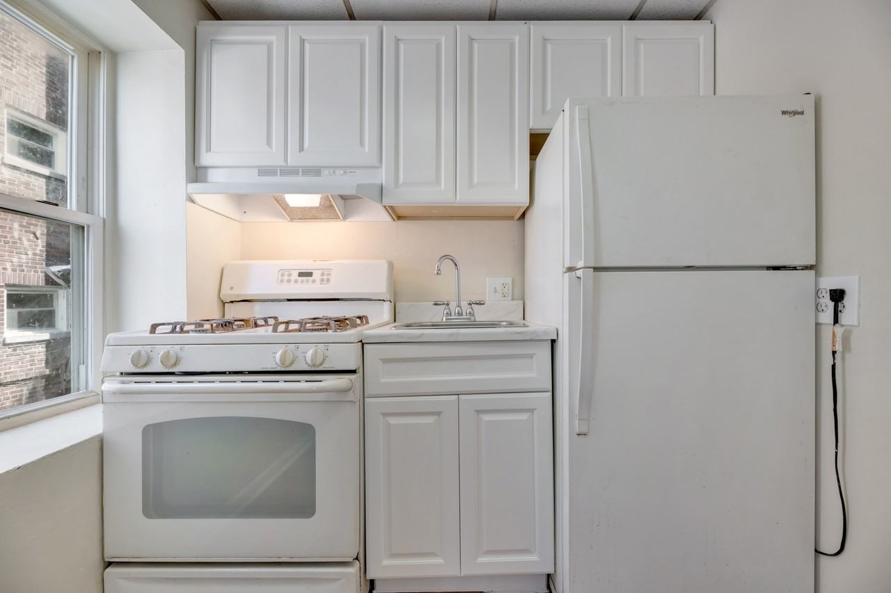 4102 14th St Nw #2 - Photo 7 of 26