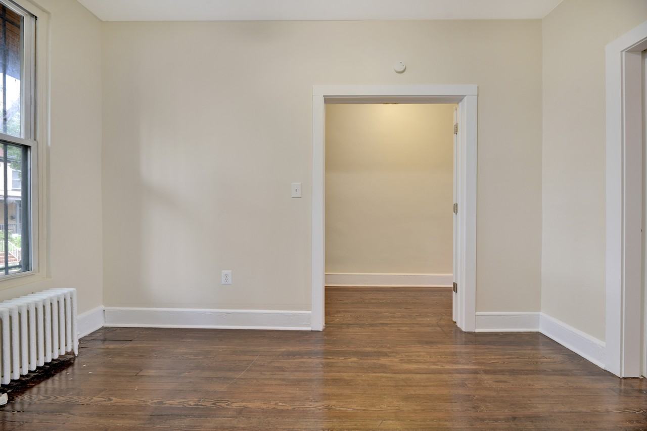 618 Columbia Rd Nw - Photo 5 of 38