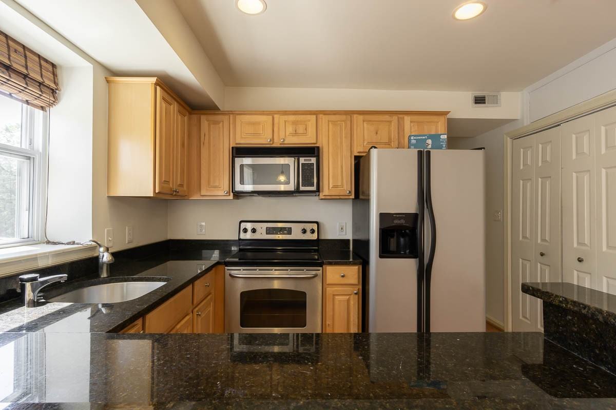 1310 Congress St Se #303 - Photo 6 of 11