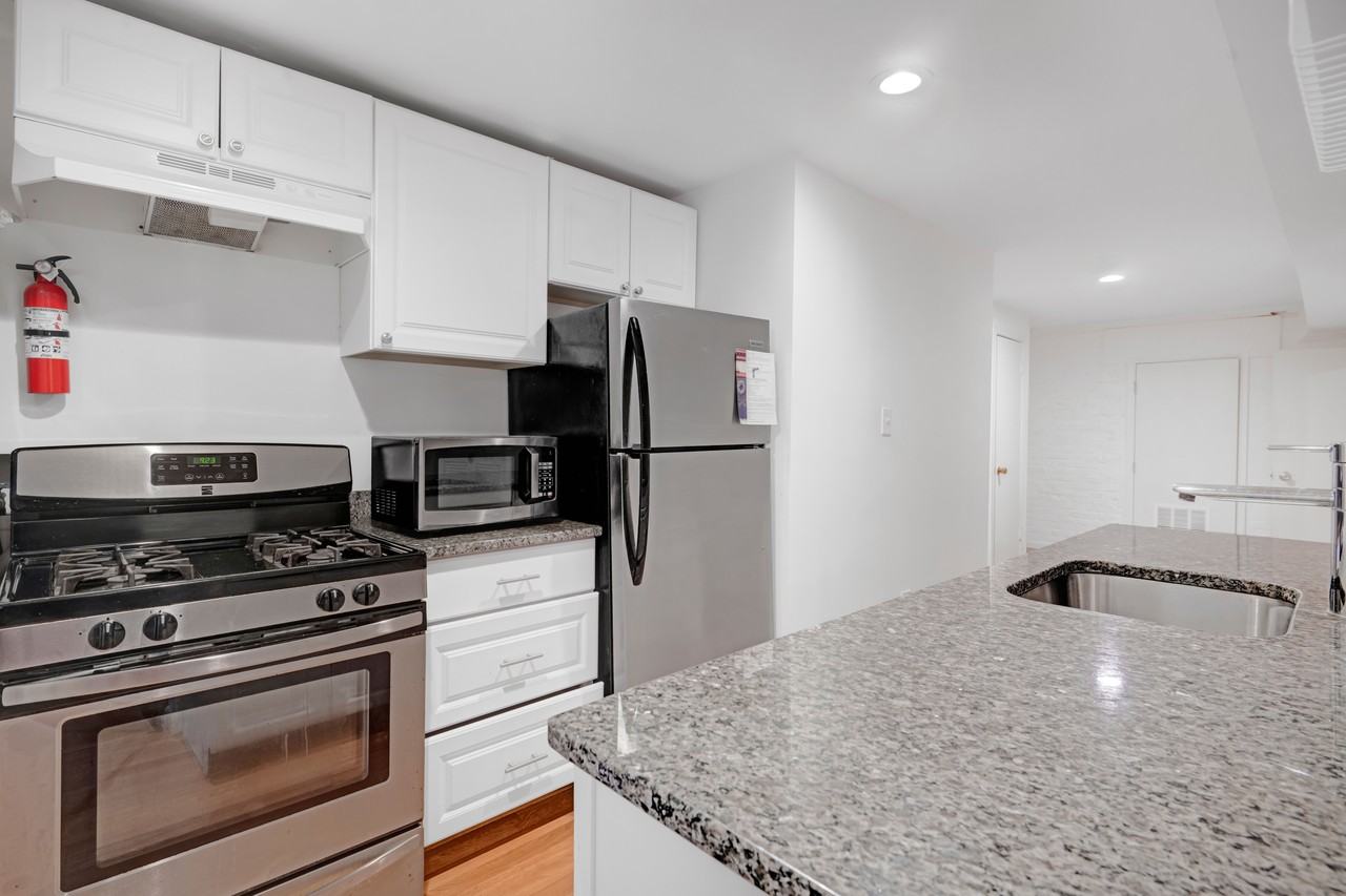 3204 Porter St Nw - Photo 7 of 13