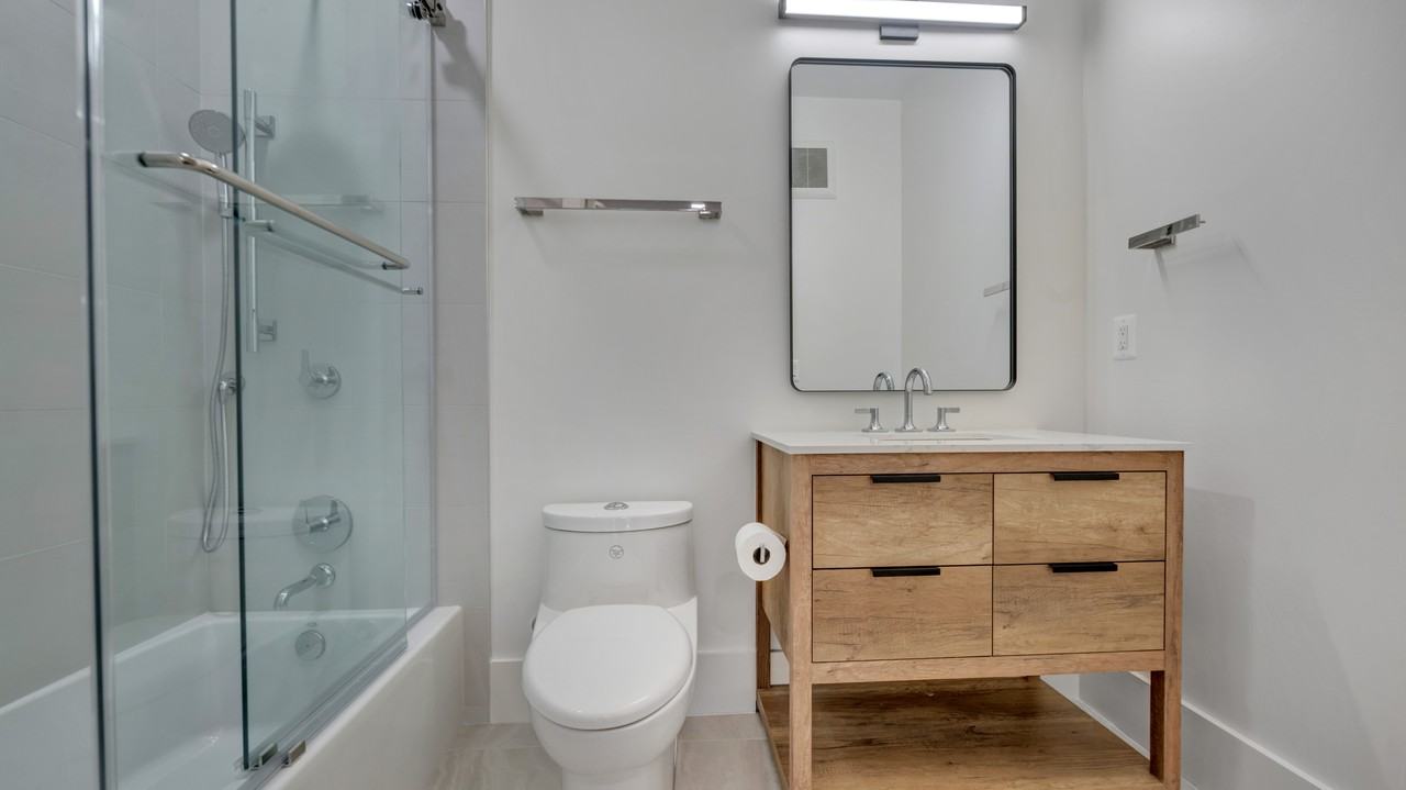 1433 Euclid St Nw #1 - Photo 5 of 8