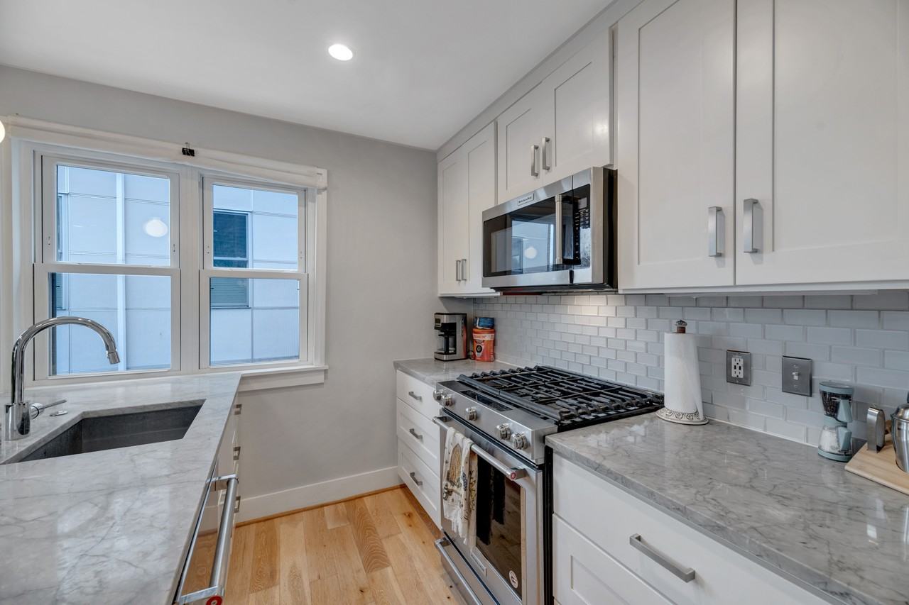 1516 K St Se #3A - Photo 4 of 17