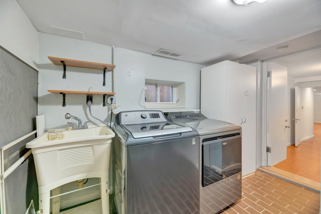 308 11th St Se - Photo 4 of 10