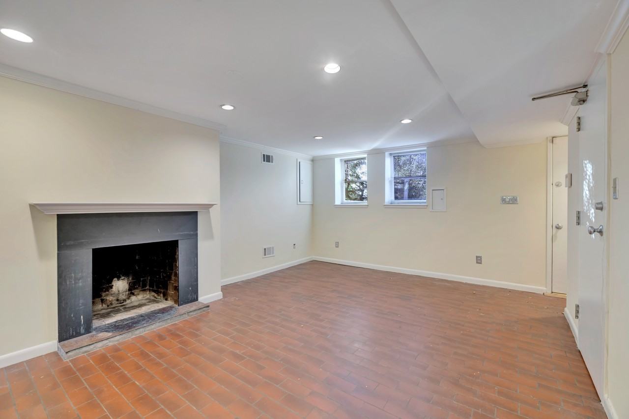 308 11th St Se - Photo 5 of 10