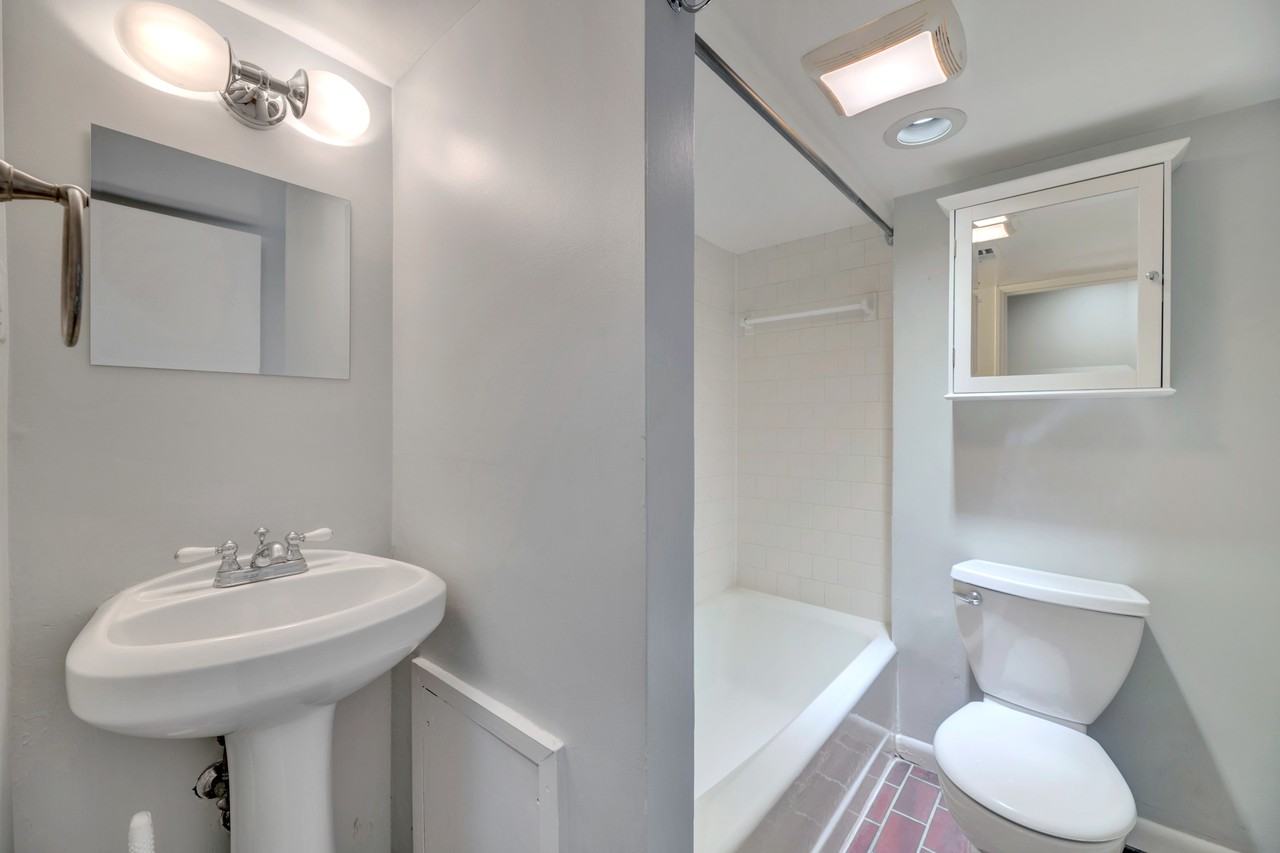 308 11th St Se - Photo 6 of 10