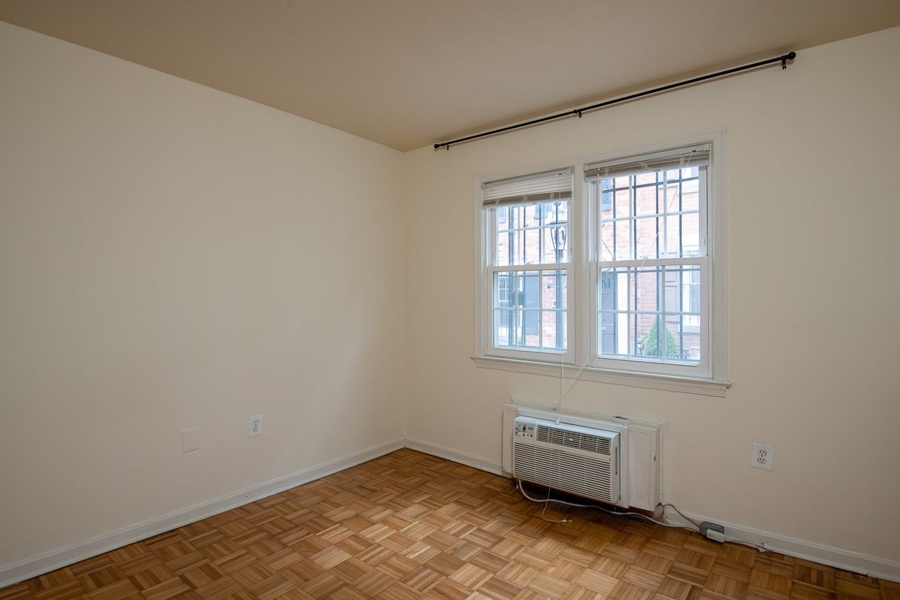 1847 Biltmore St Nw #A - Photo 5 of 11