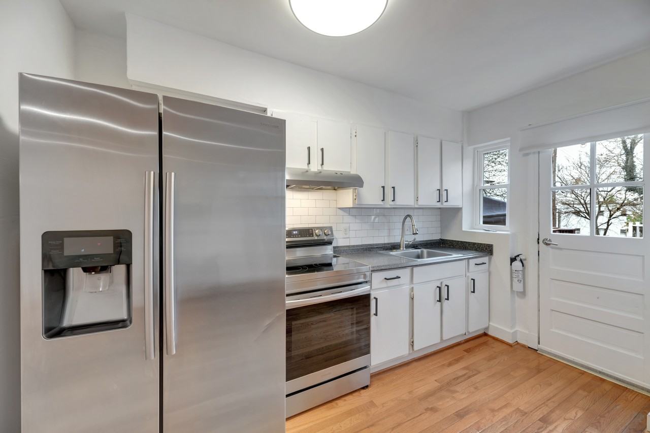 1628 Q St Se - Photo 4 of 28