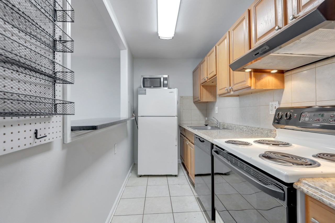 1420 Harvard St Nw #406 - Photo 4 of 12