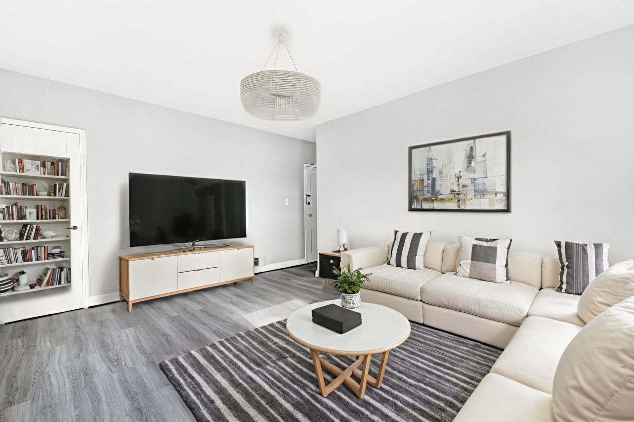 2407 21st Pl Ne Apt 2 #2 - Photo 2 of 10