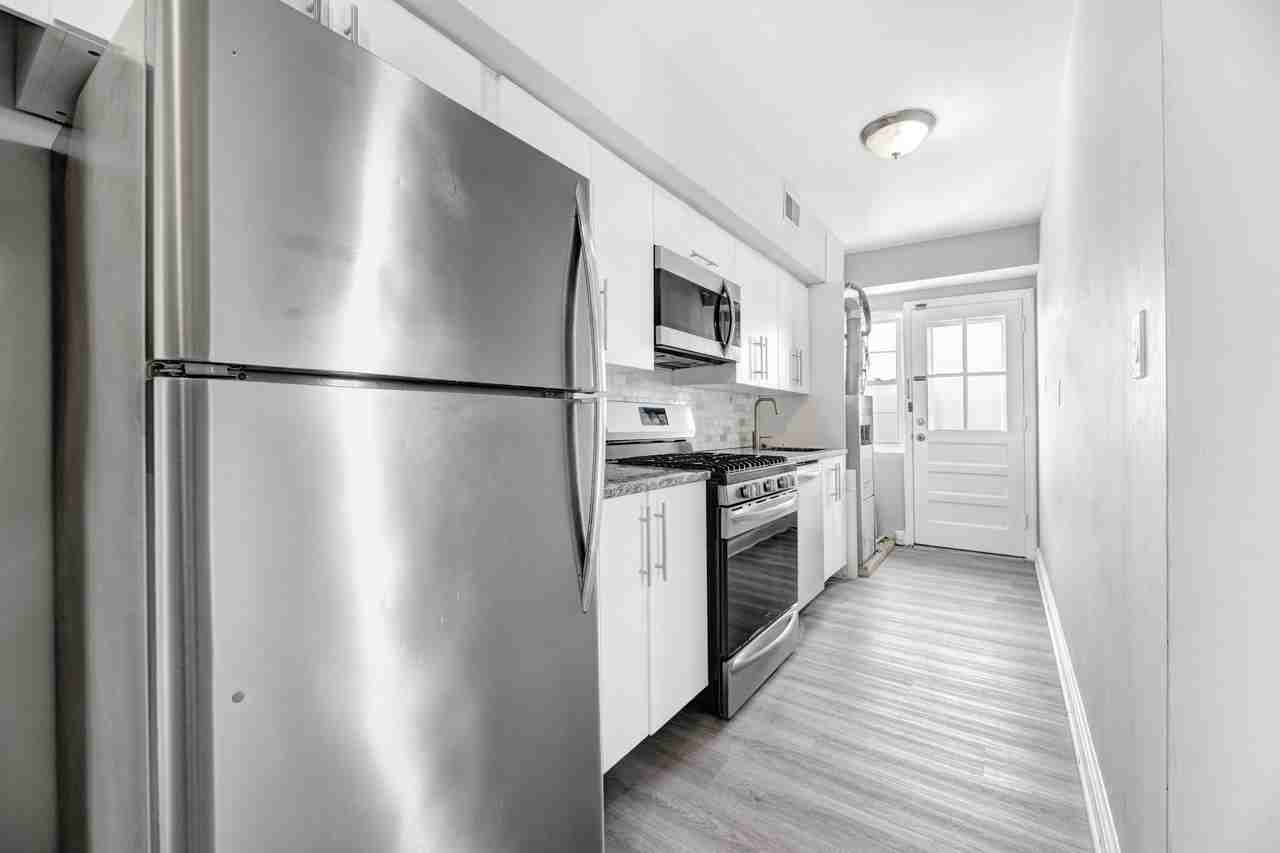 2407 21st Pl Ne Apt 2 #2 - Photo 7 of 10